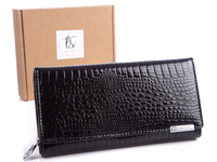 Women's black lacquered horizontal RFID wallet Jennifer Jones 