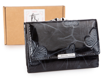 Czarny lakierowany portfel damski Jennifer Jones z motylkowym wzorem i ochroną RFID
