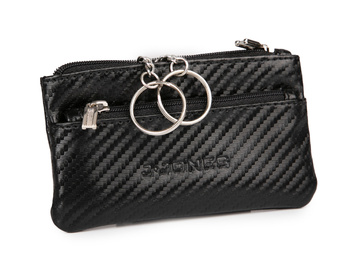 Czarne etui na klucze J Jones z wzorem carbon