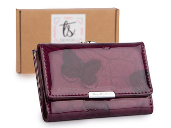 Lakierowany, fioletowy portfel niemieckiej marki Jennifer Jones z wzorem w motylki na bigiel