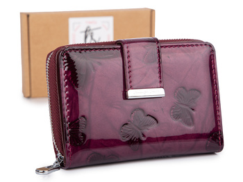 Fioletowy lakierowany portfel damski z tłoczonymi motylkami Jennifer Jones