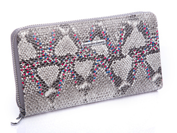 Silver women's wallet with zipper all around