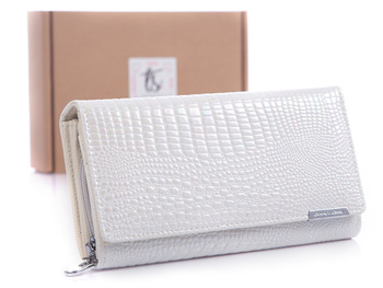 Women's pearl wallet with.p.