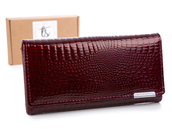 Cherry lacquered women's wallet with a coin pocket closed with an earworm