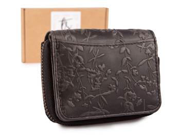 Mały, czarny portfel damski szyty ręcznie z tłoczeniem w kwiaty floral vintage