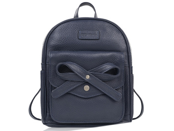 Mały, skórzany plecak damski w kolorze ciemnoniebieskim (granatowym) z kokardką z przodu