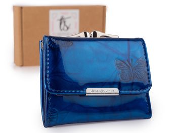 Mały portfel damski lakierowany niebieski w motylki zapinany na bigiel Jennifer Jones