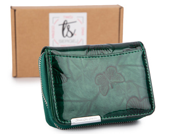 Mały zielony portfel damski, lakierowany z wzorem w motylki zapinany na zamek