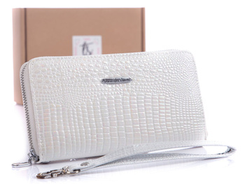 Lacquered women's zippered wallet with wrist strap pearl RFID