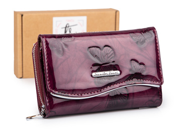 Fioletowy duży lakierowany portfel damski z tłoczeniem w motylki Jennifer Jones
