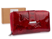Jennifer Jones Duży czerwony portfel damski z tłoczonymi motylkami RFID lakierowany