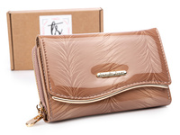 Beżowy lakierowany portfel damski z eleganckim wzorkiem Jennifer Jones