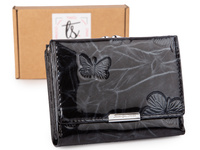 Czarny lakierowany portfel damski Jennifer Jones z motylkowym wzorem i ochroną RFID